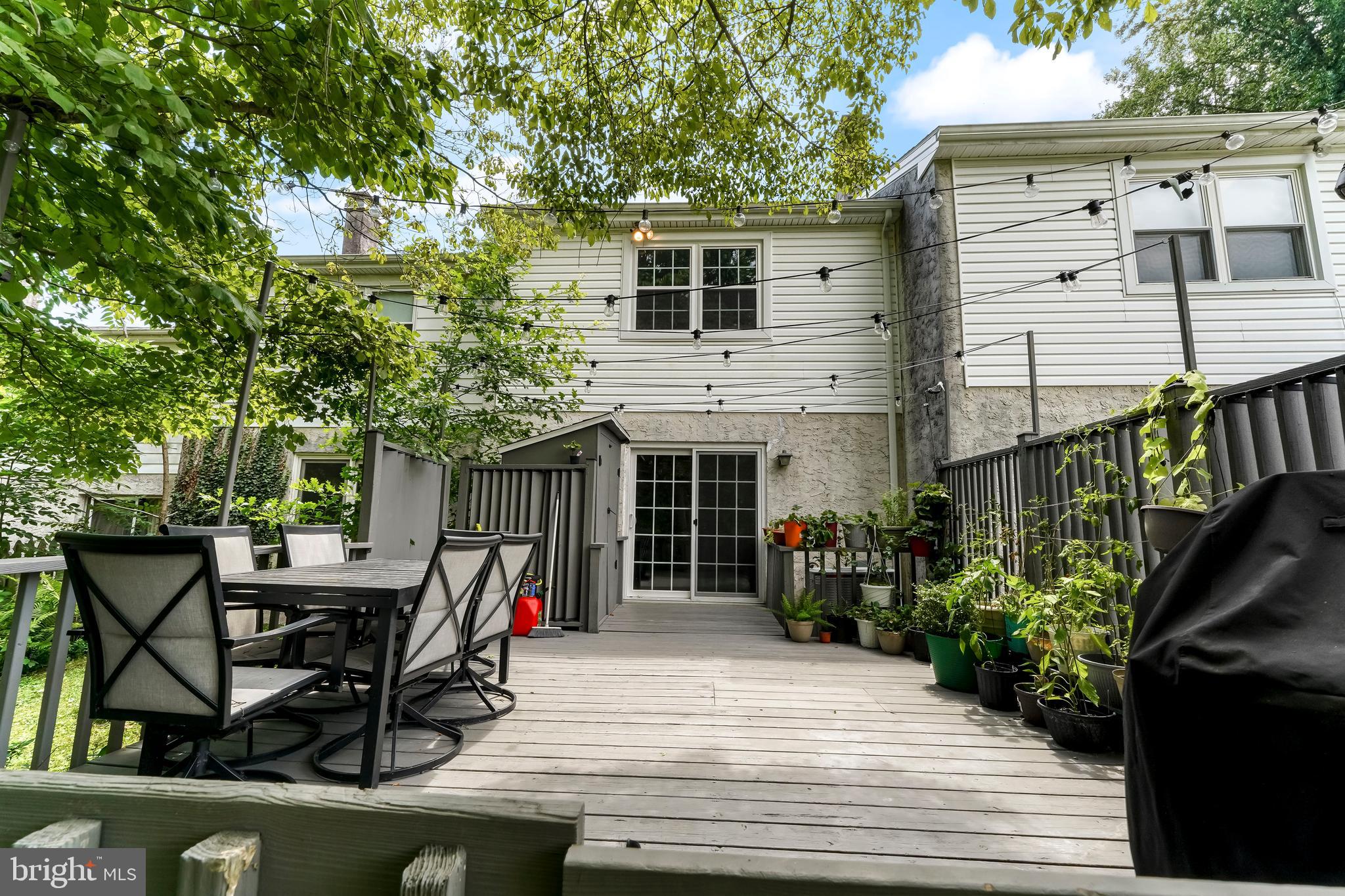 571 W MARSHALL STREET