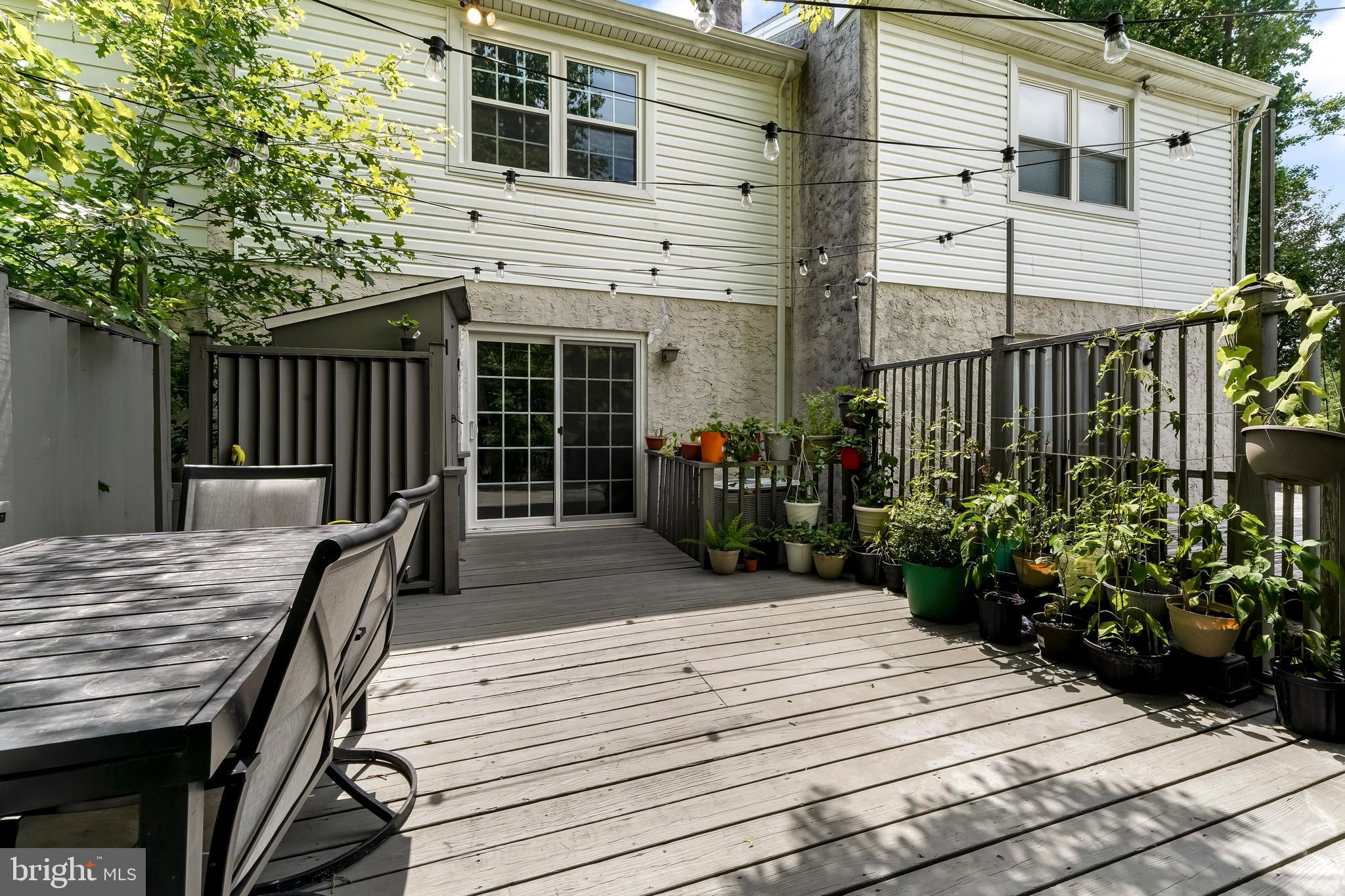 571 W MARSHALL STREET