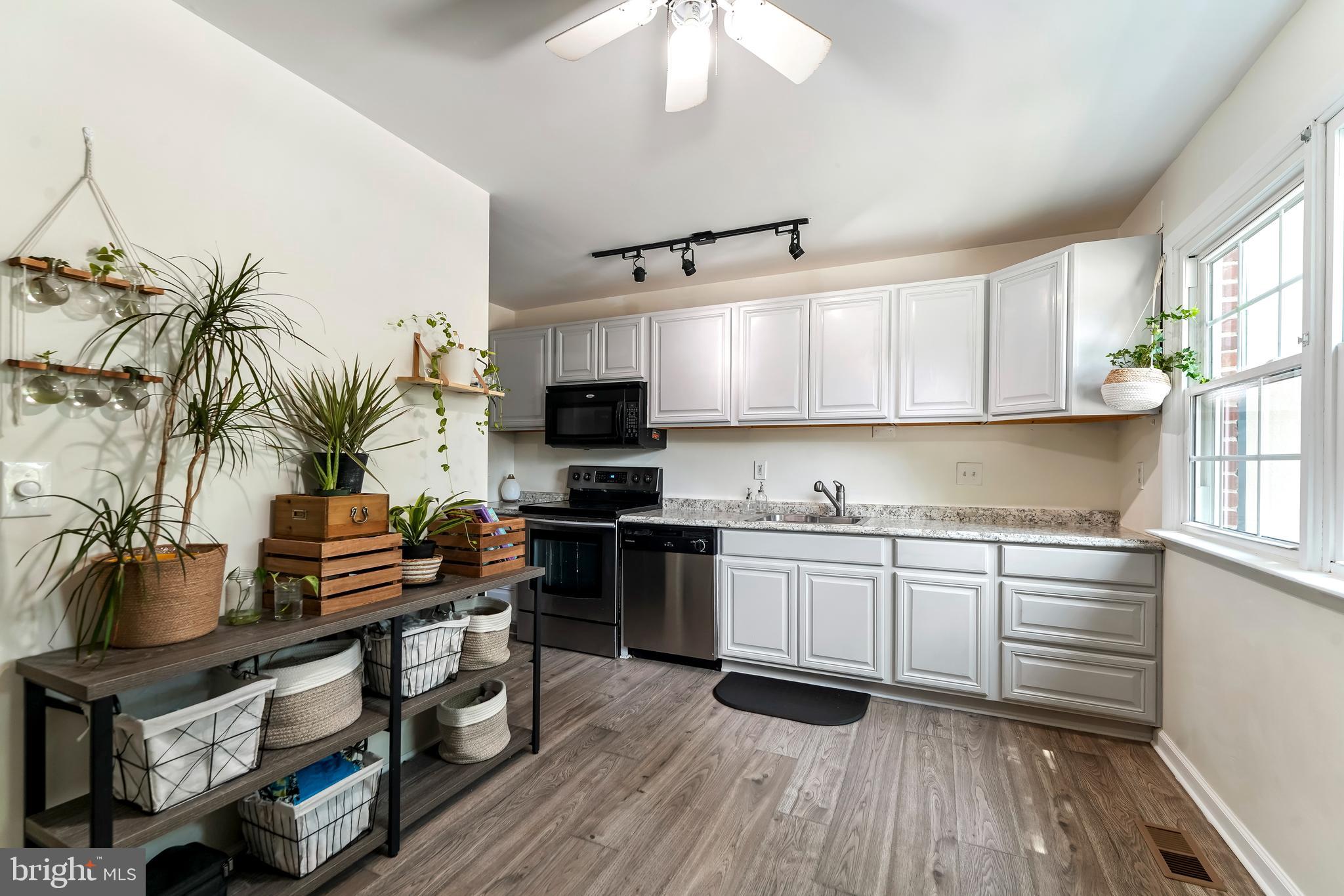 571 W MARSHALL STREET