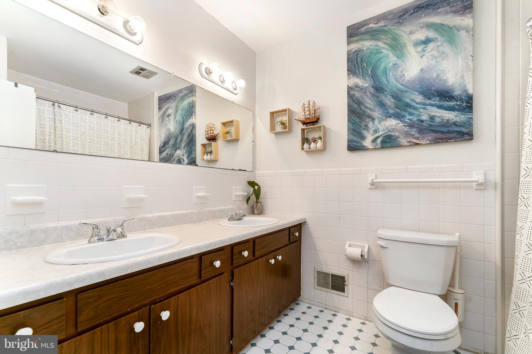 571 W MARSHALL STREET