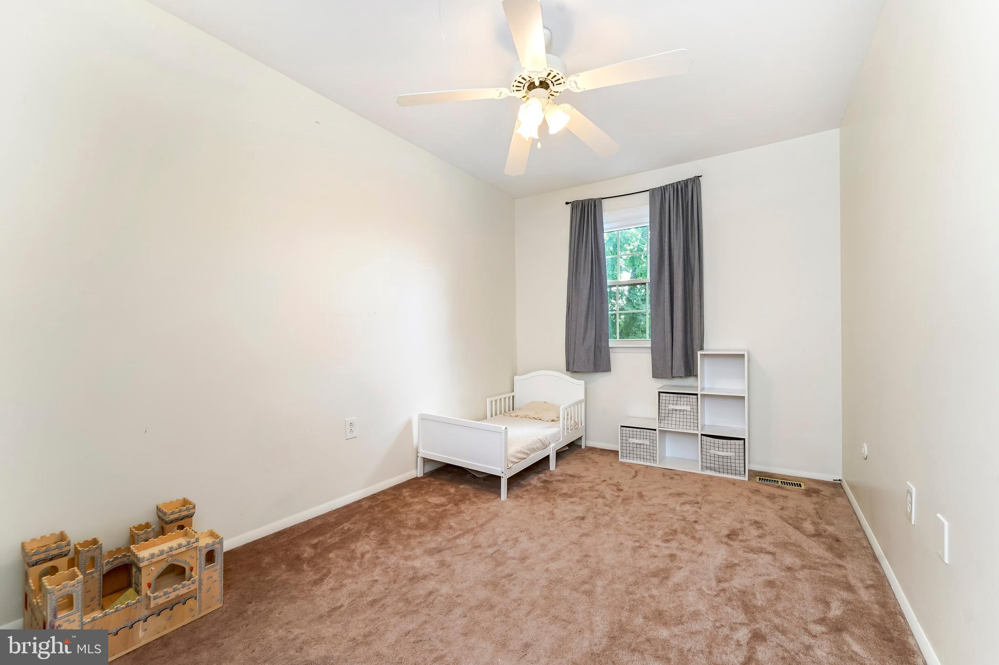 571 W MARSHALL STREET