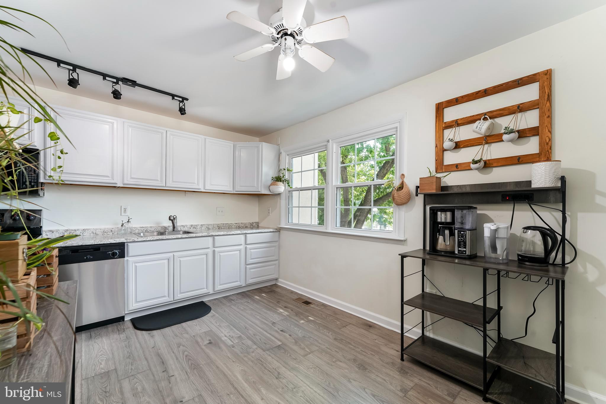 571 W MARSHALL STREET