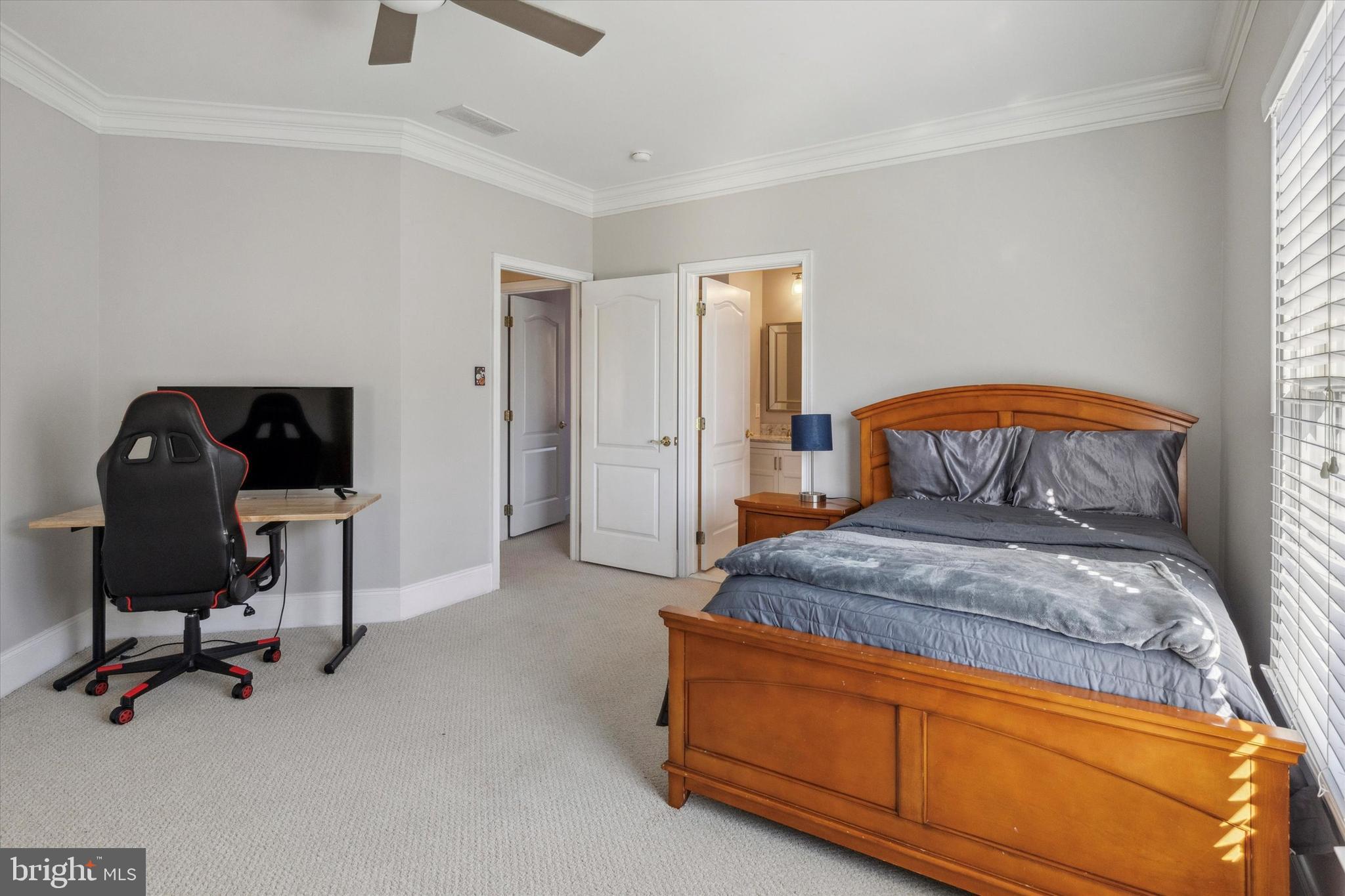 1476 E STONINGTON DRIVE