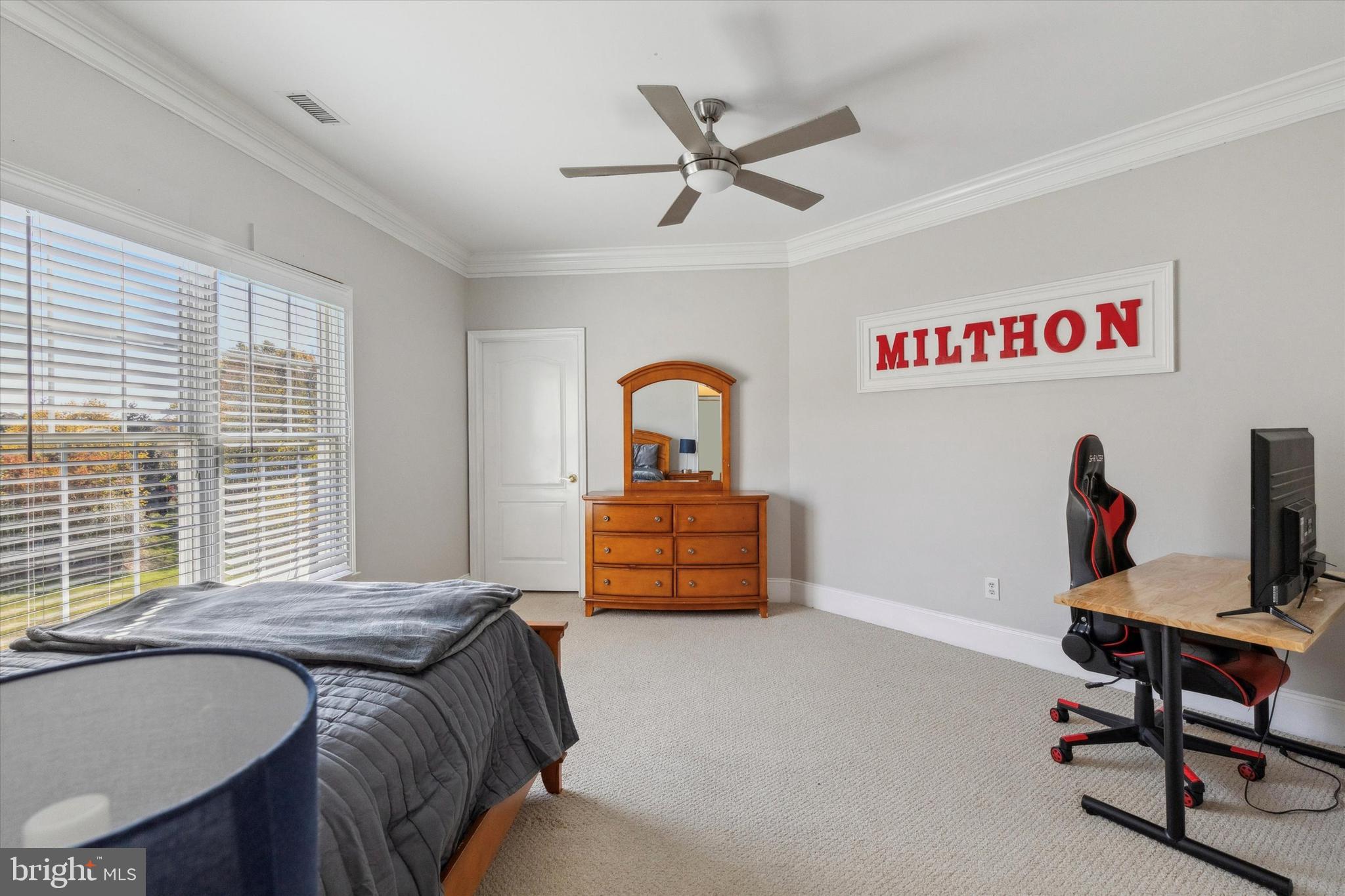 1476 E STONINGTON DRIVE