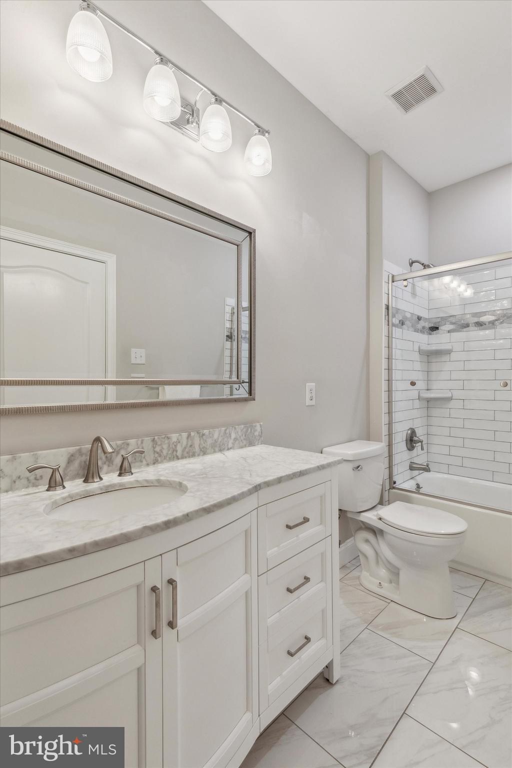 1476 E STONINGTON DRIVE