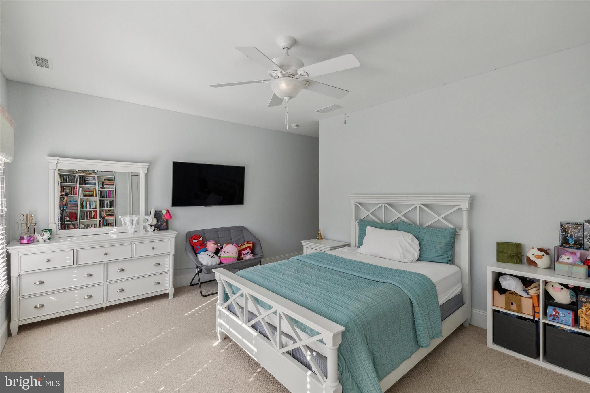 1476 E STONINGTON DRIVE