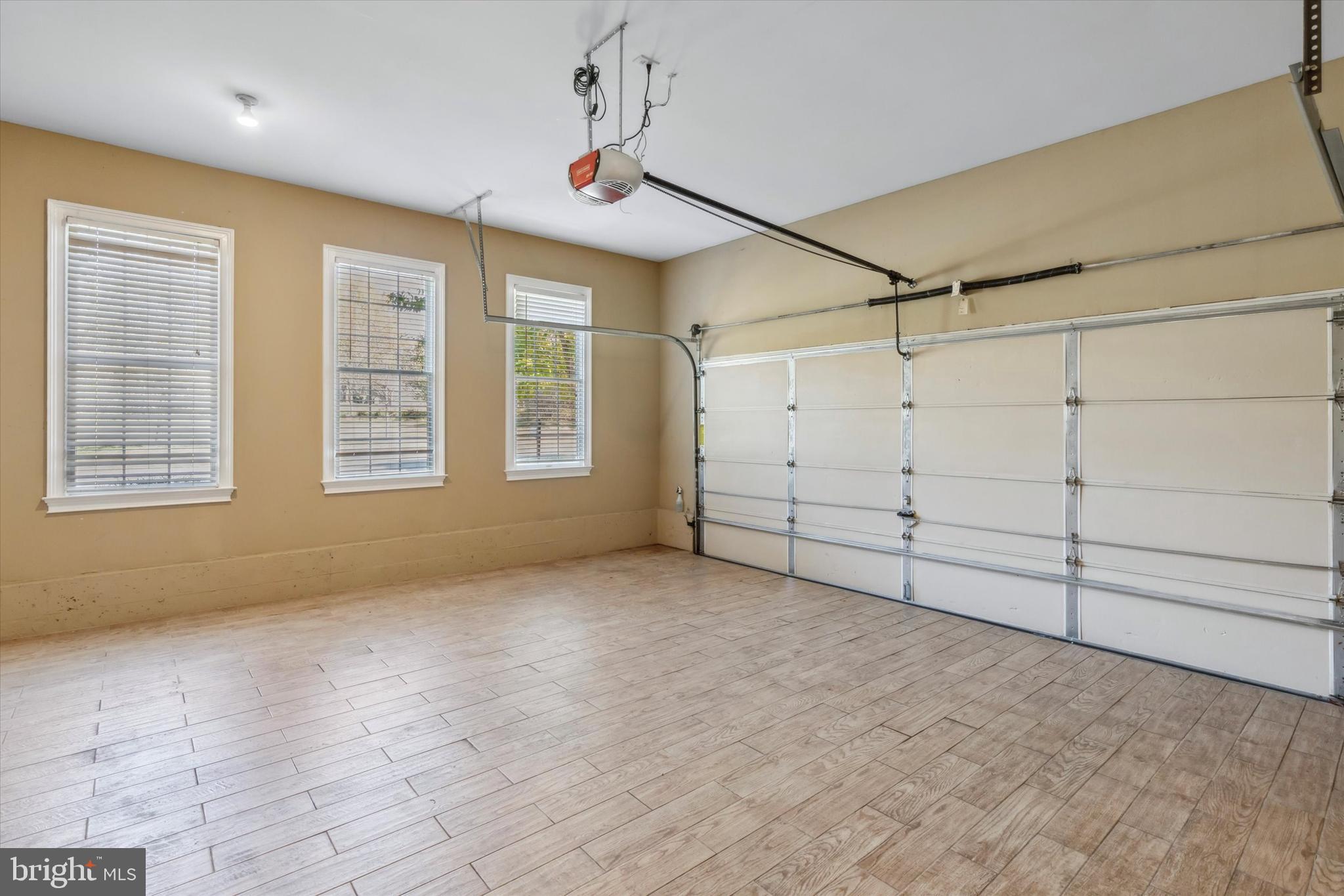 1476 E STONINGTON DRIVE