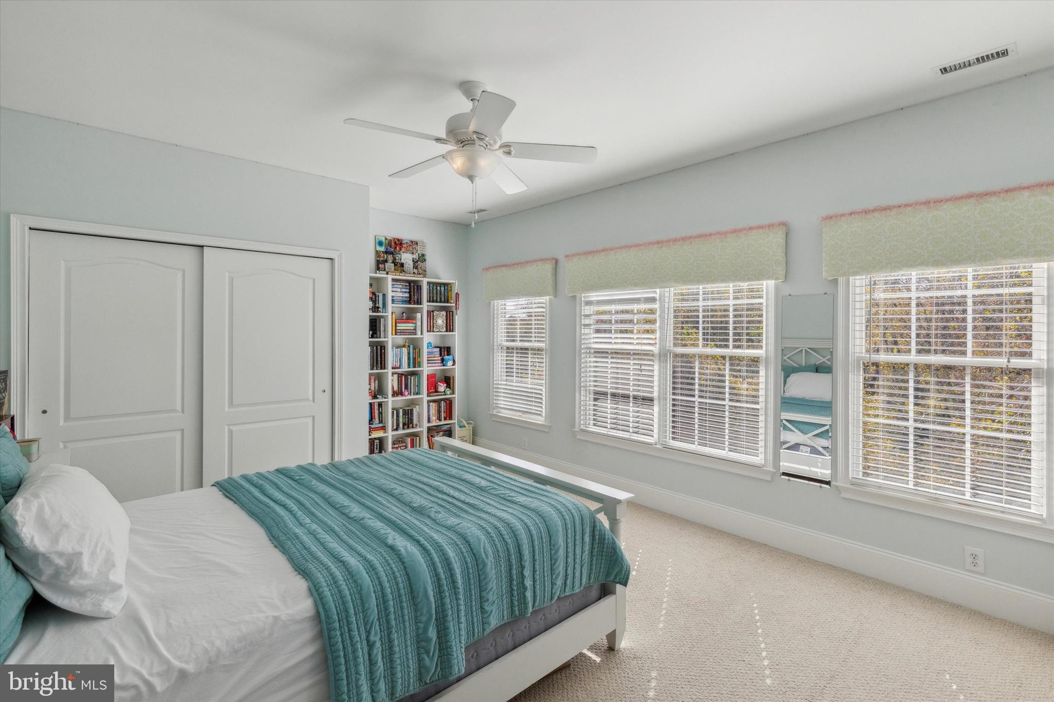 1476 E STONINGTON DRIVE