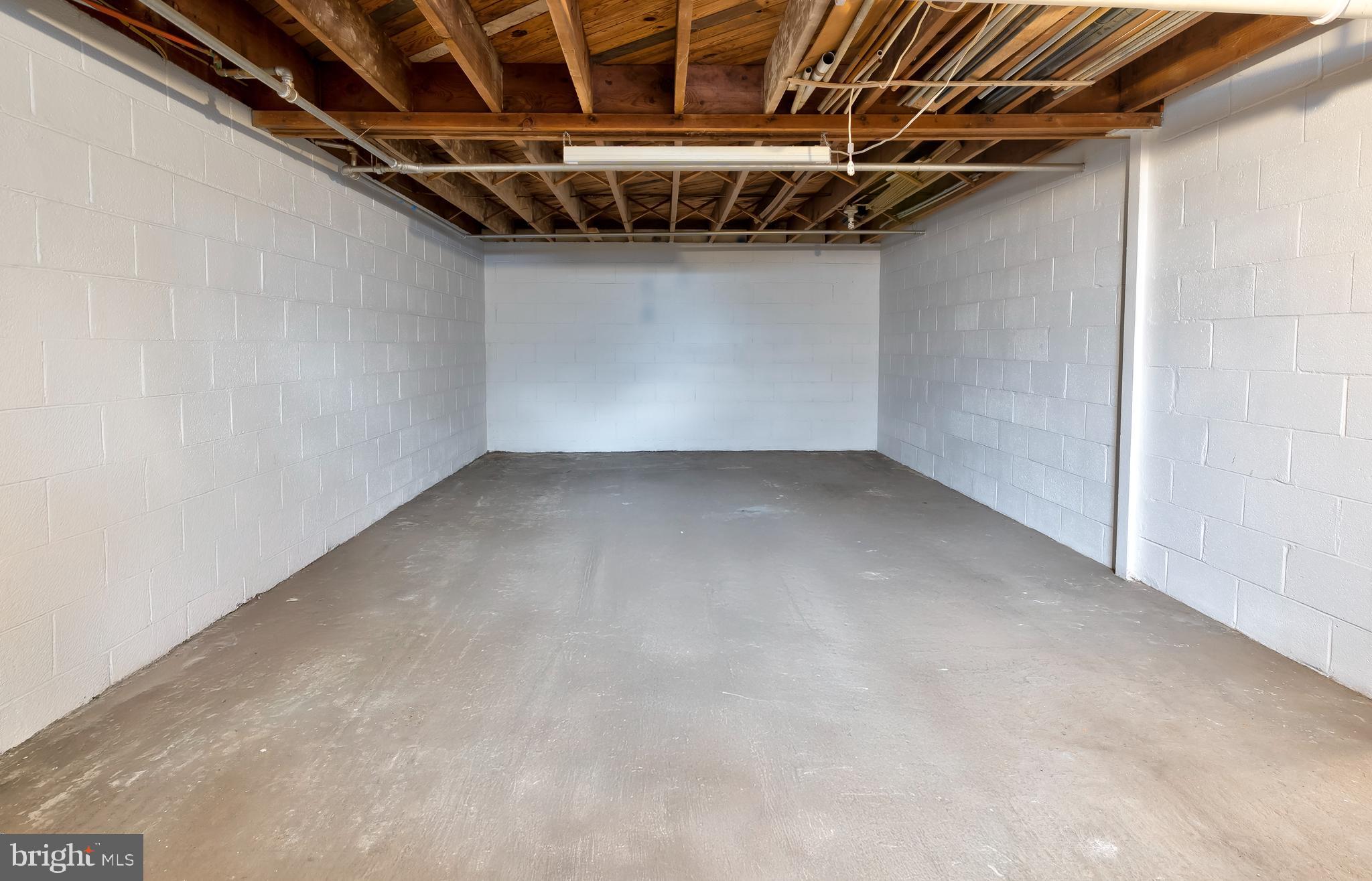 2428 E KINGS HIGHWAY