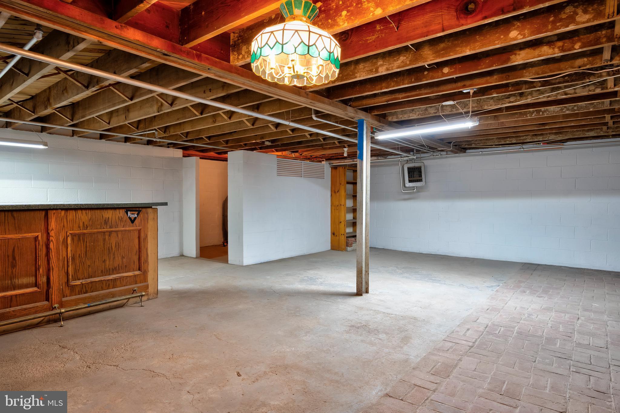 2428 E KINGS HIGHWAY