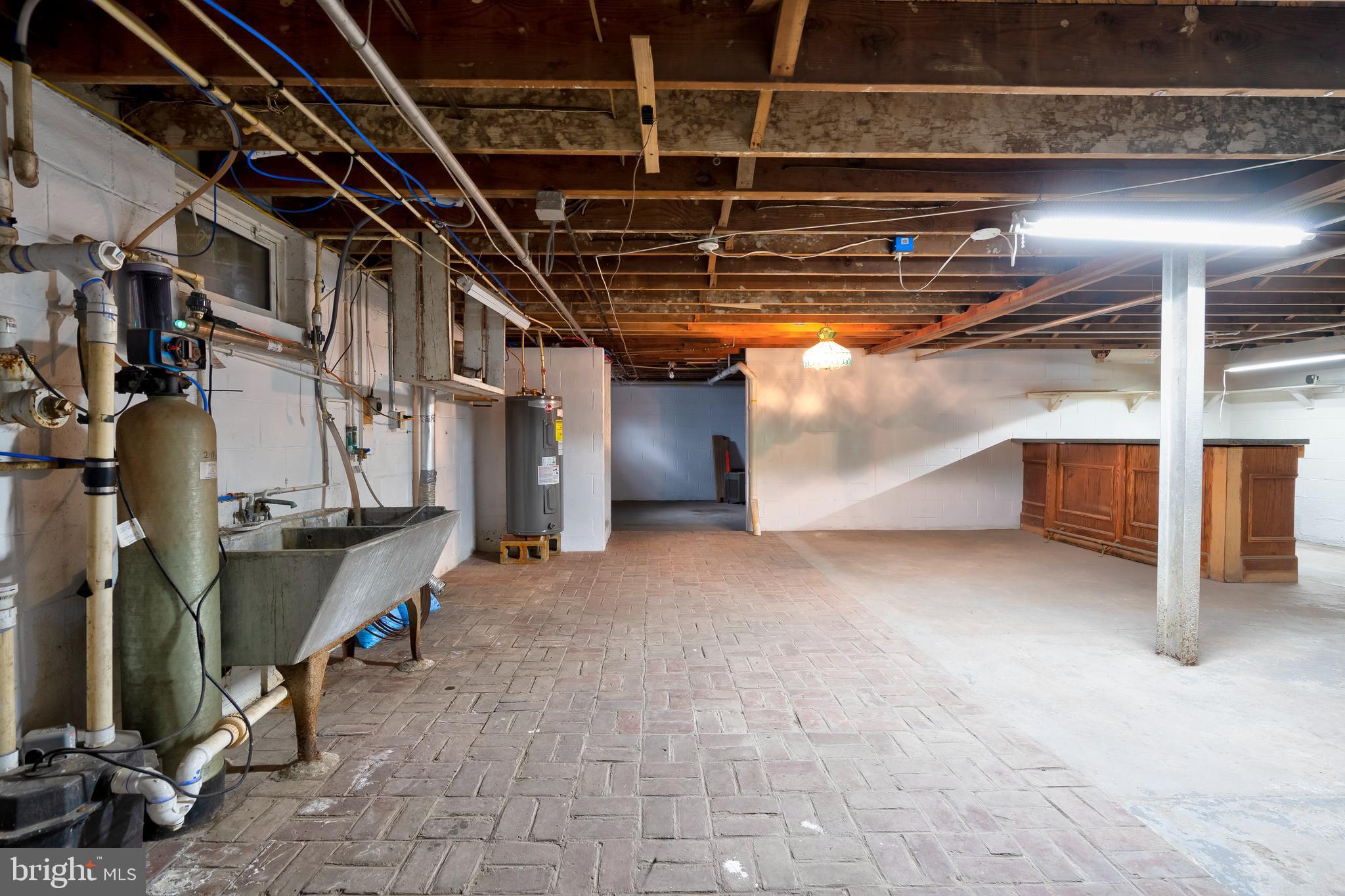 2428 E KINGS HIGHWAY