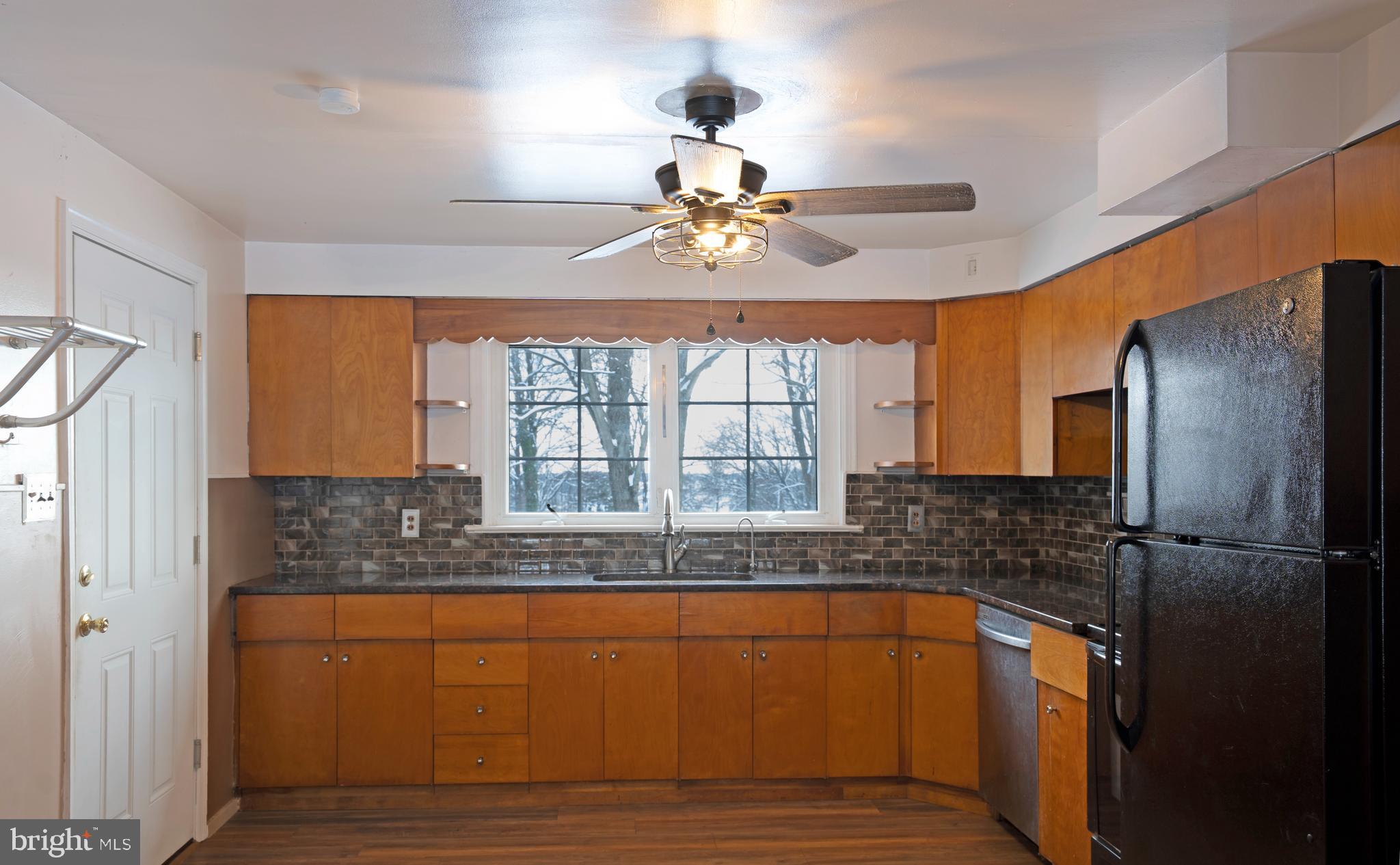 2428 E KINGS HIGHWAY