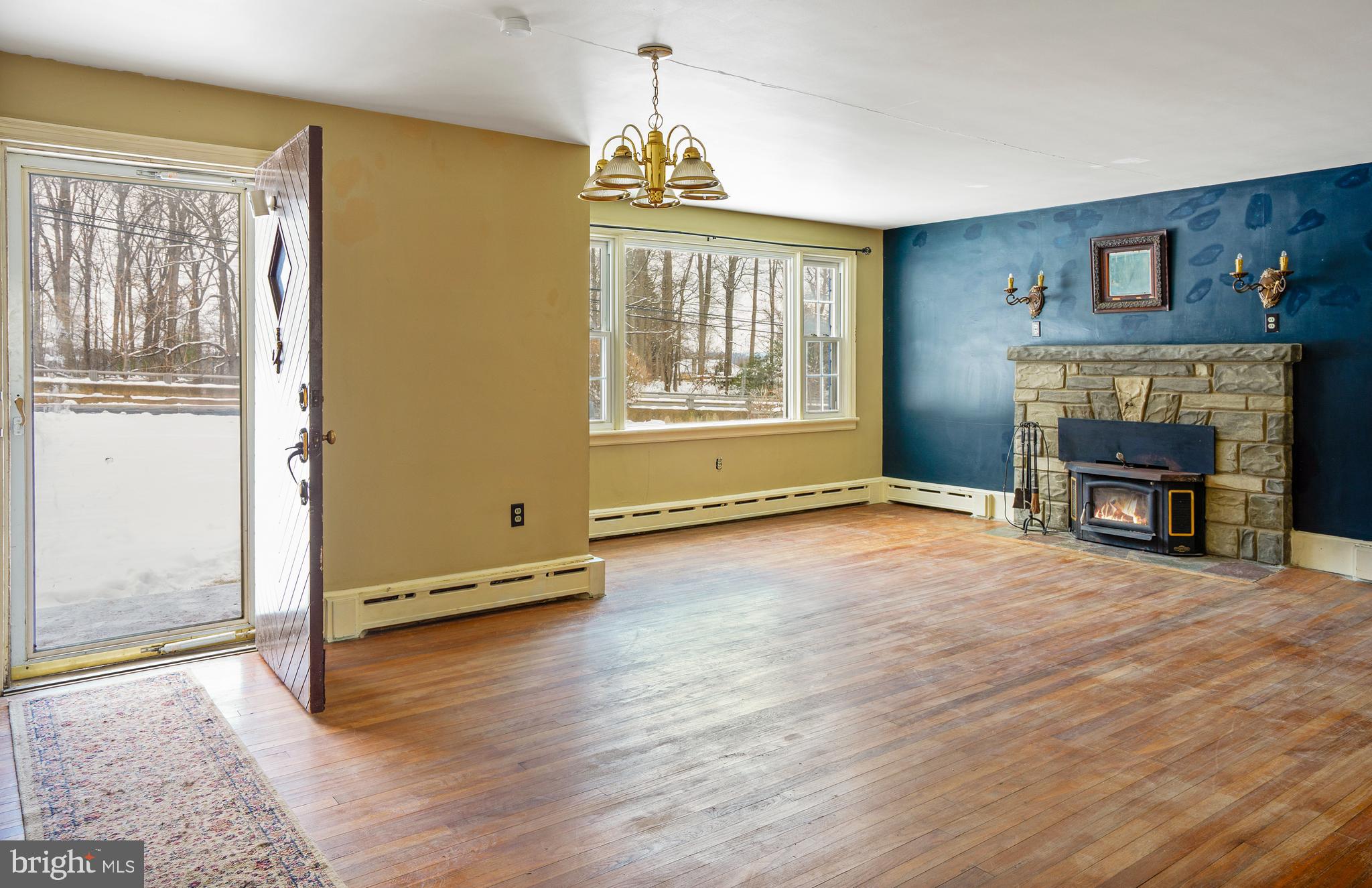 2428 E KINGS HIGHWAY