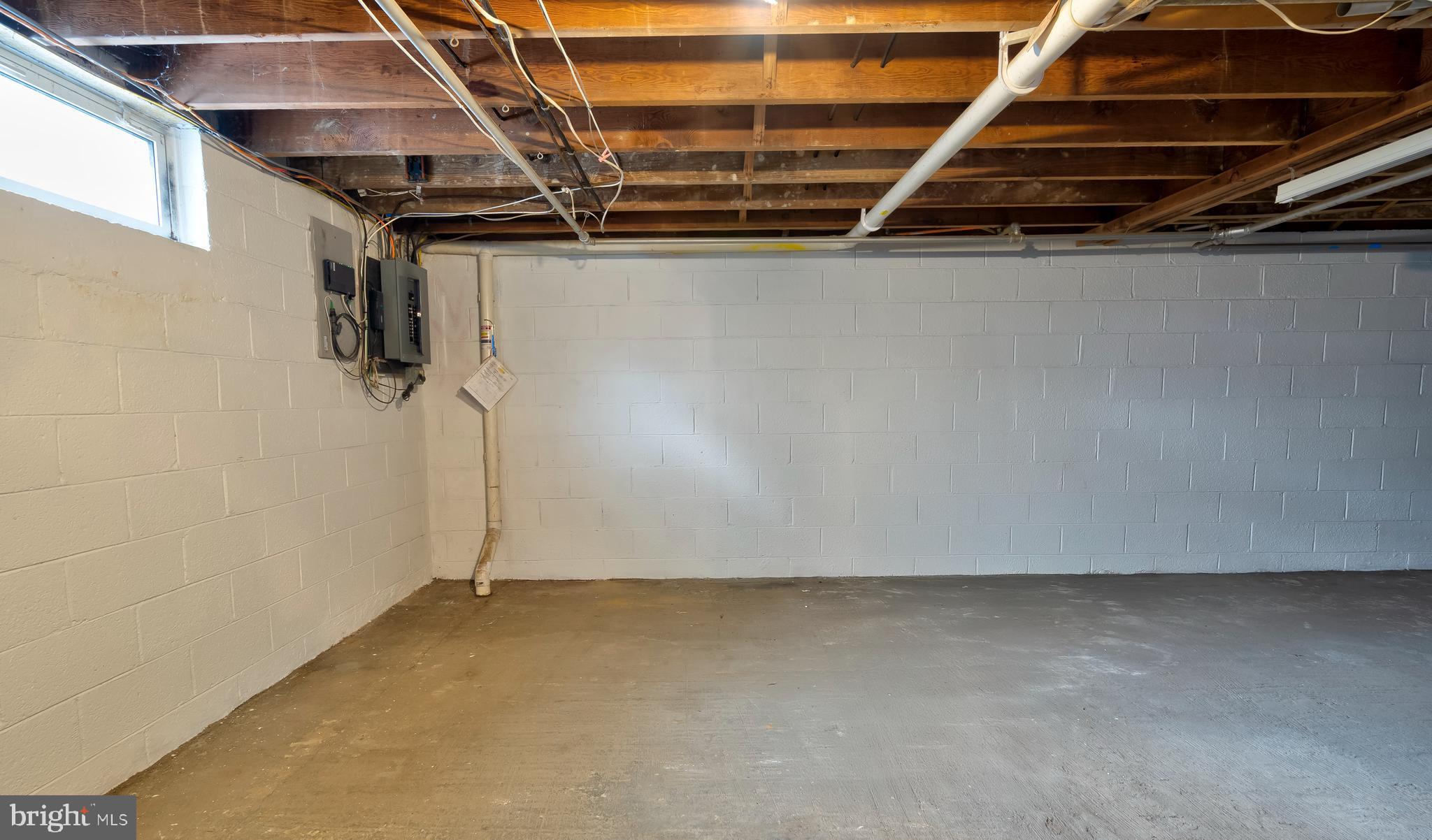 2428 E KINGS HIGHWAY