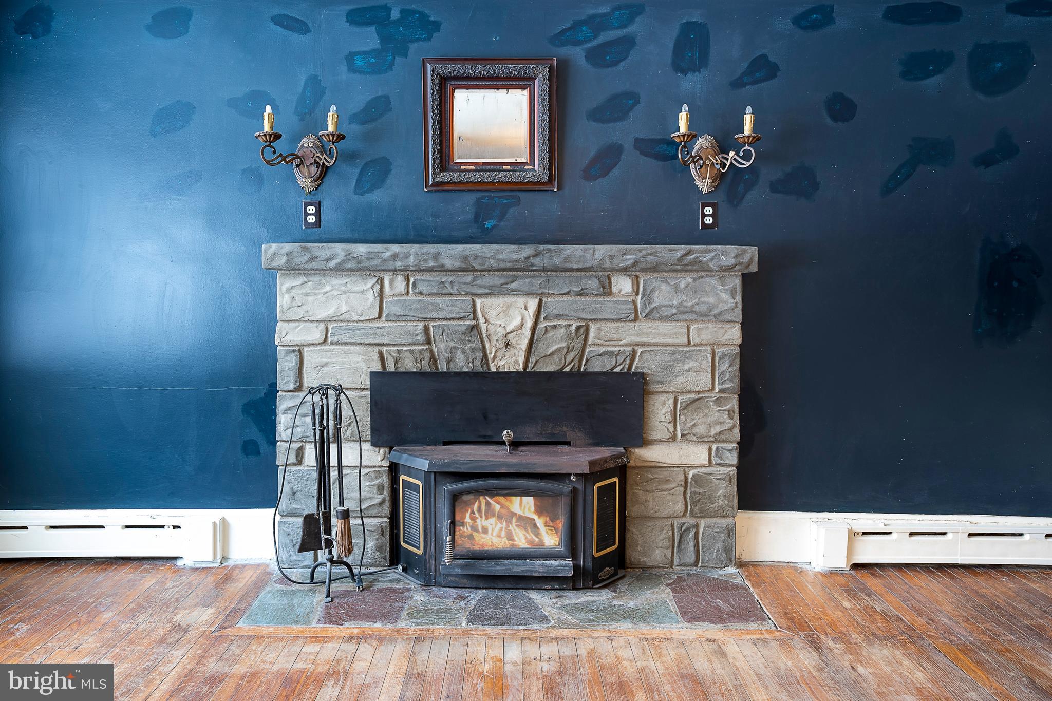 2428 E KINGS HIGHWAY