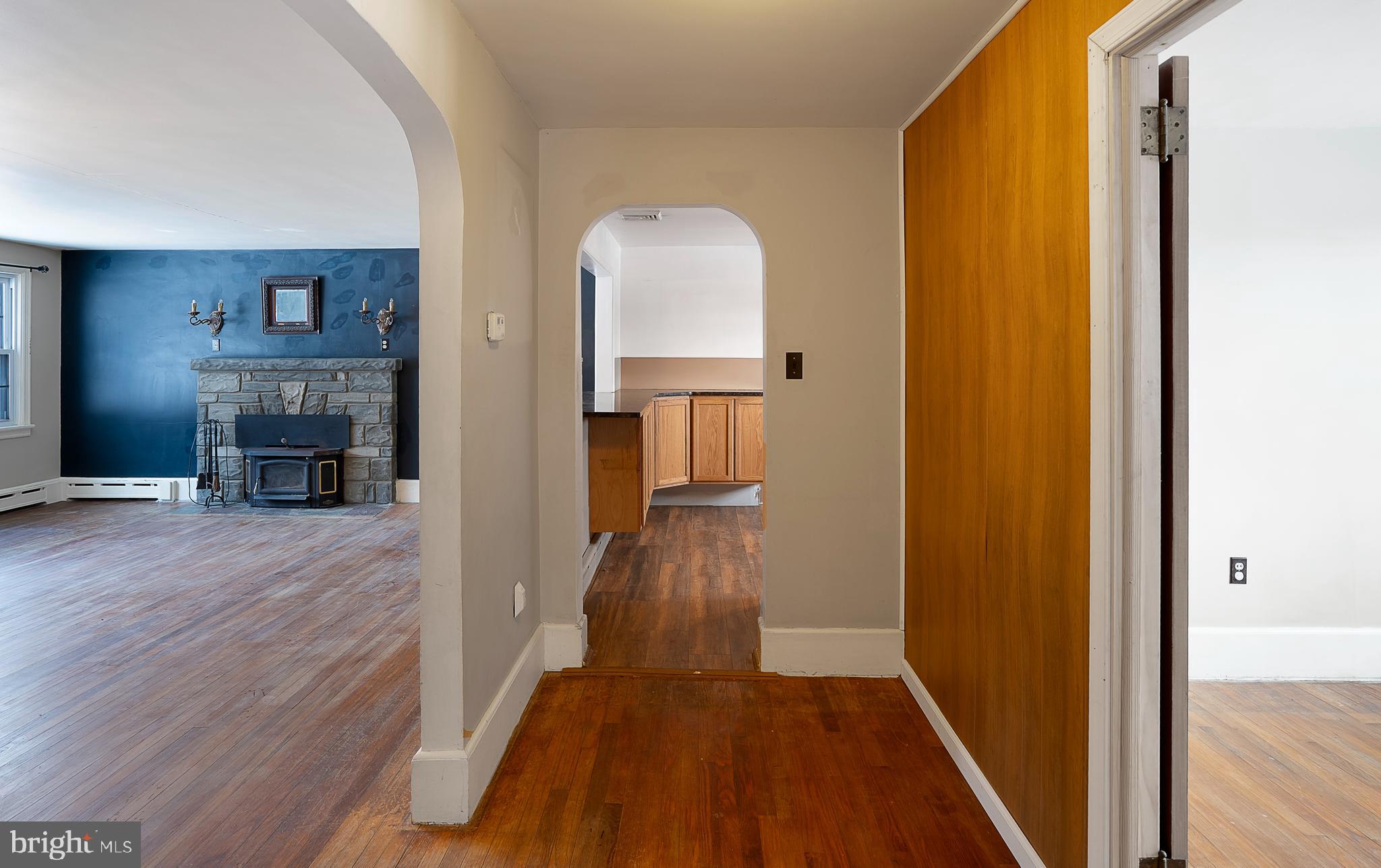 2428 E KINGS HIGHWAY