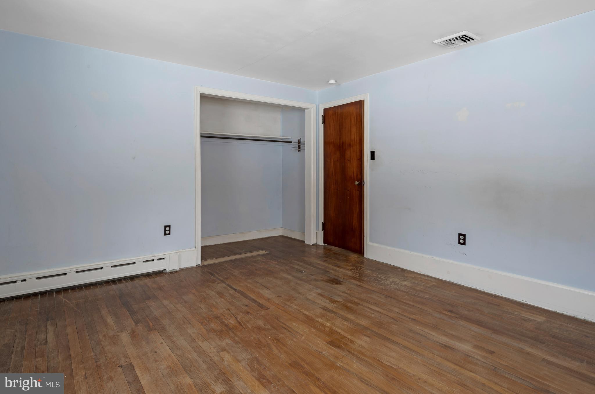 2428 E KINGS HIGHWAY