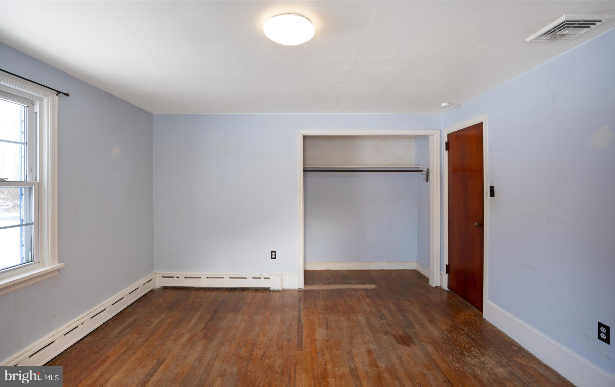 2428 E KINGS HIGHWAY