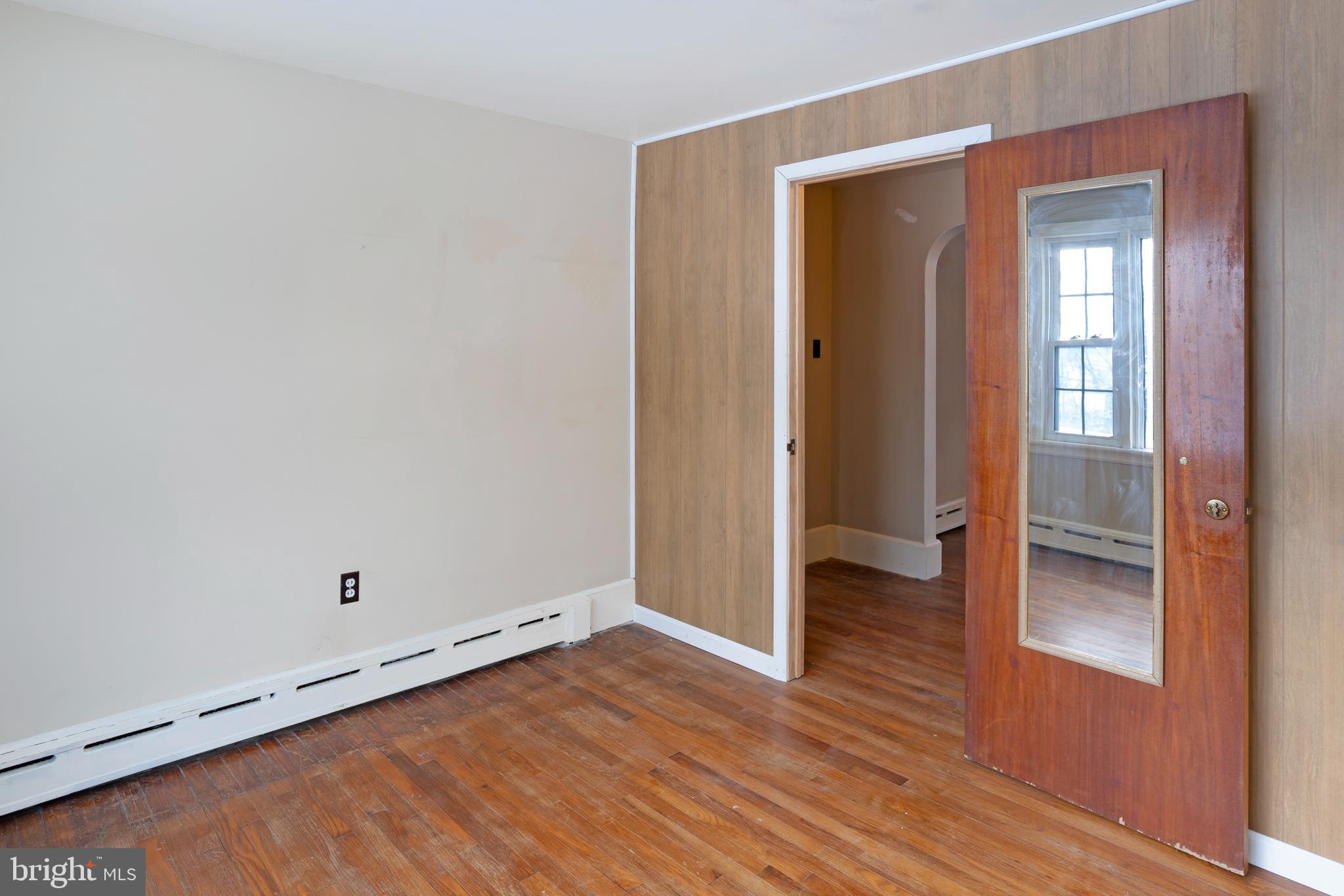 2428 E KINGS HIGHWAY