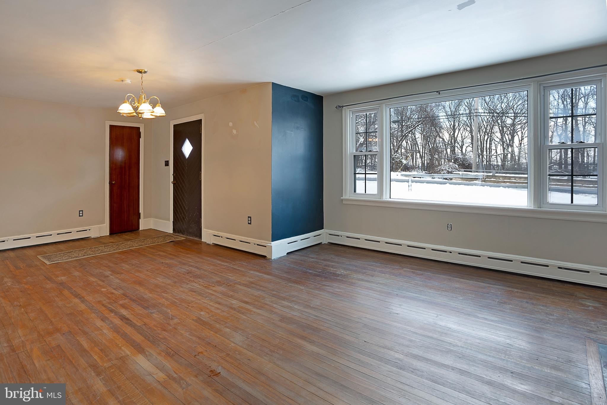 2428 E KINGS HIGHWAY