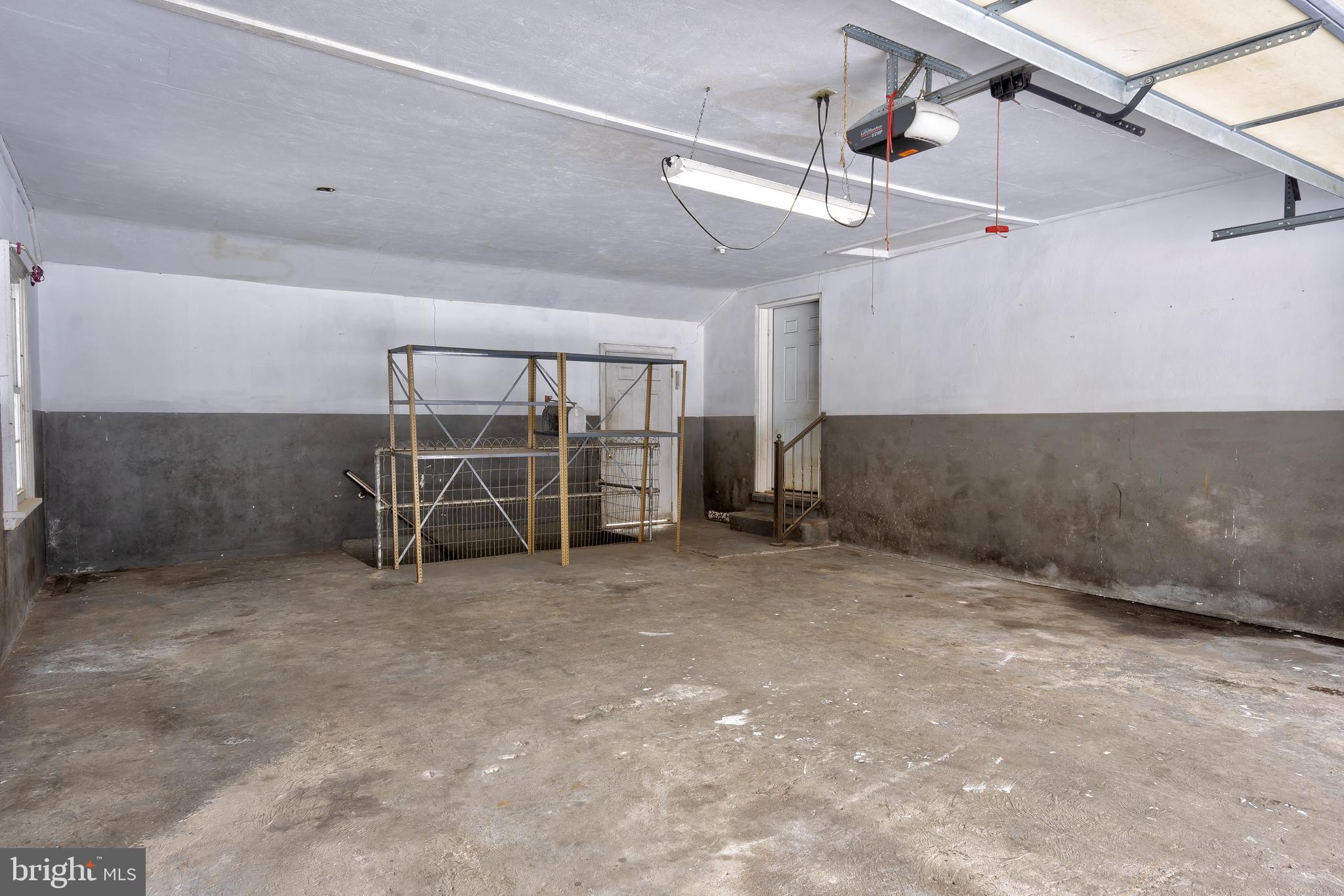 2428 E KINGS HIGHWAY