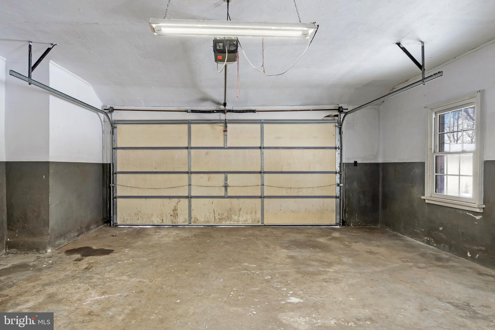 2428 E KINGS HIGHWAY