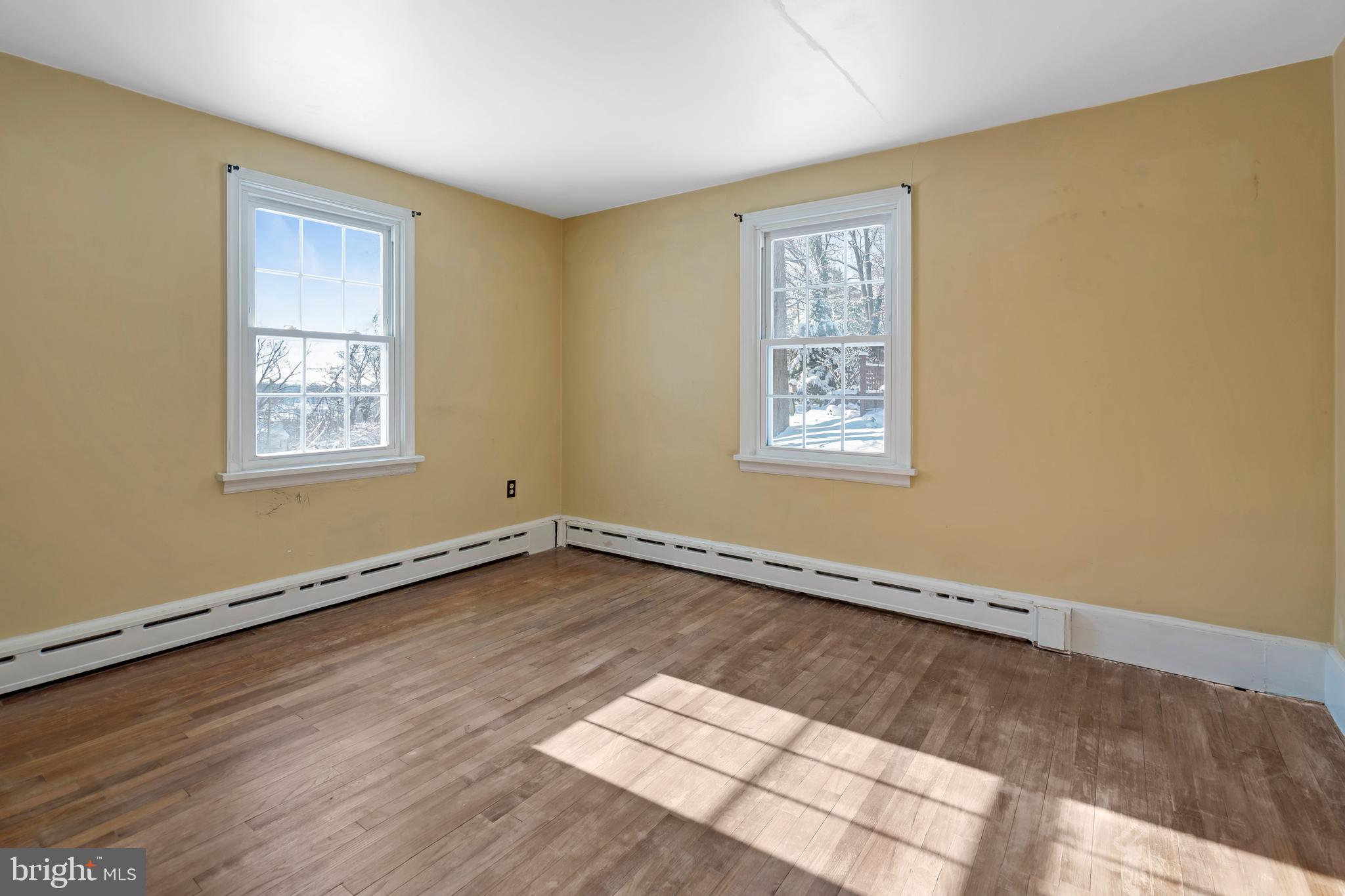 2428 E KINGS HIGHWAY