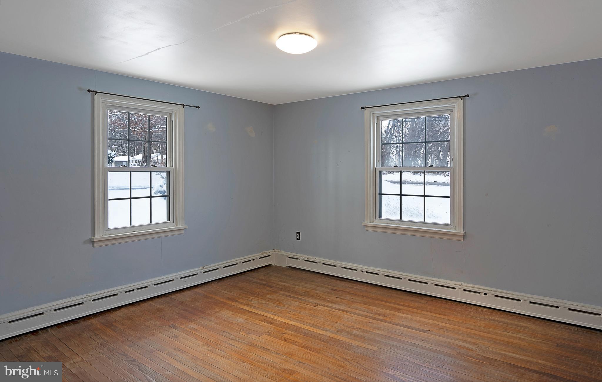 2428 E KINGS HIGHWAY