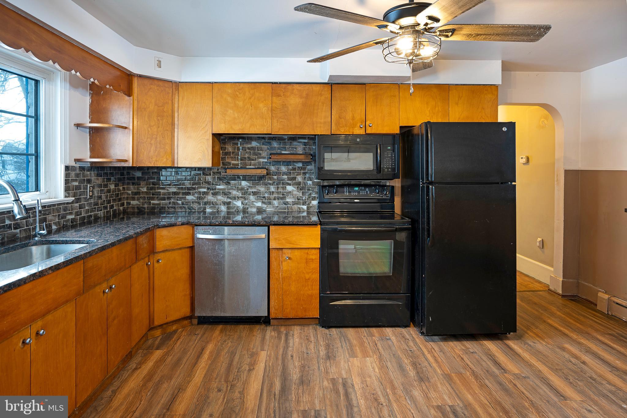 2428 E KINGS HIGHWAY