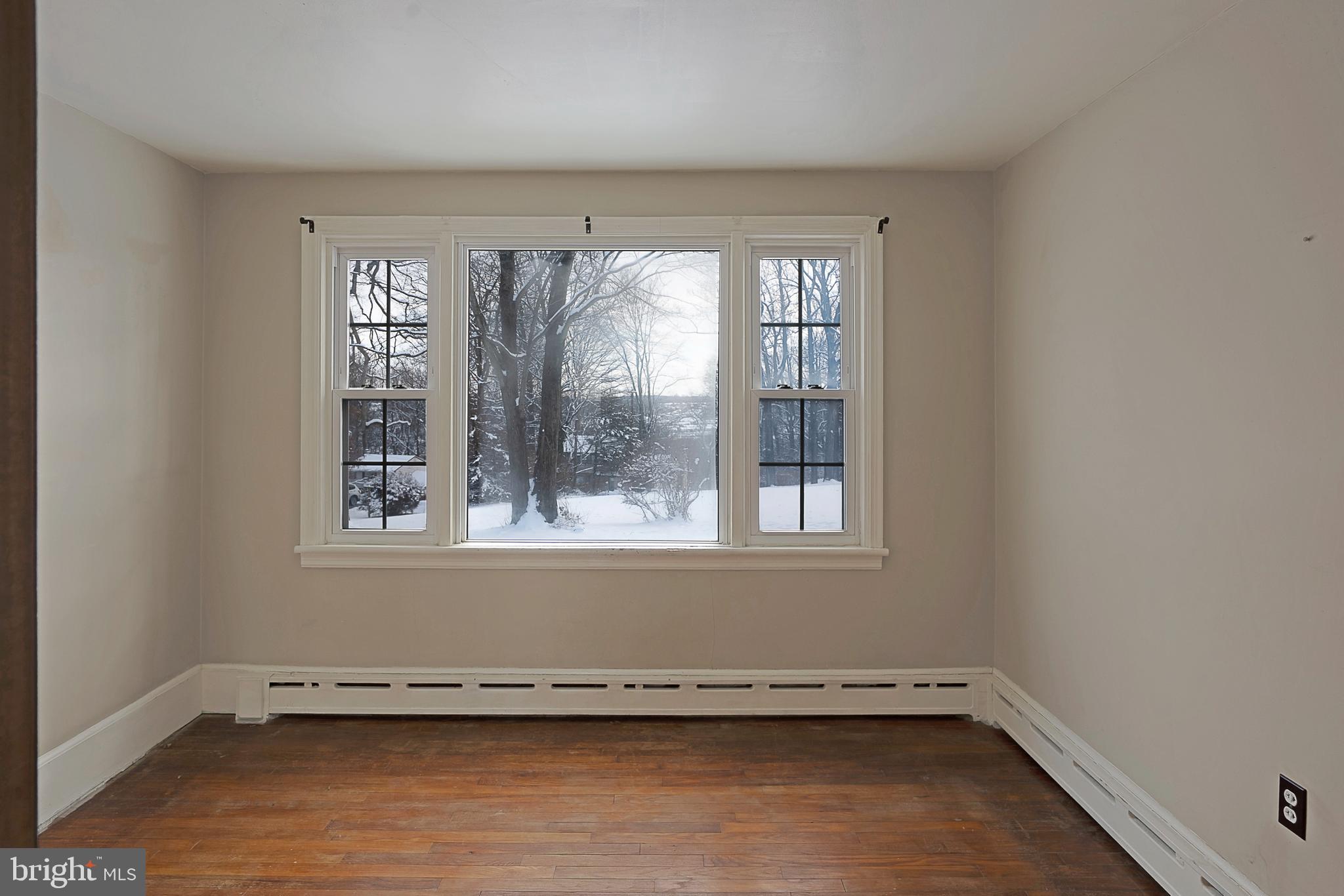 2428 E KINGS HIGHWAY