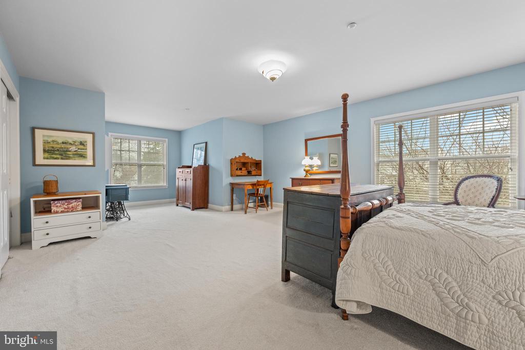 300 OLD BARN CIRCLE