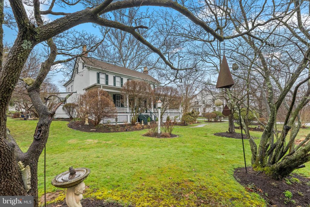 300 OLD BARN CIRCLE