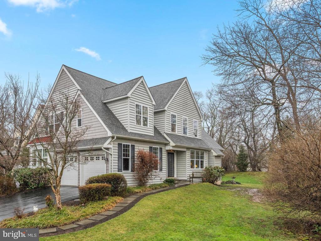 300 OLD BARN CIRCLE