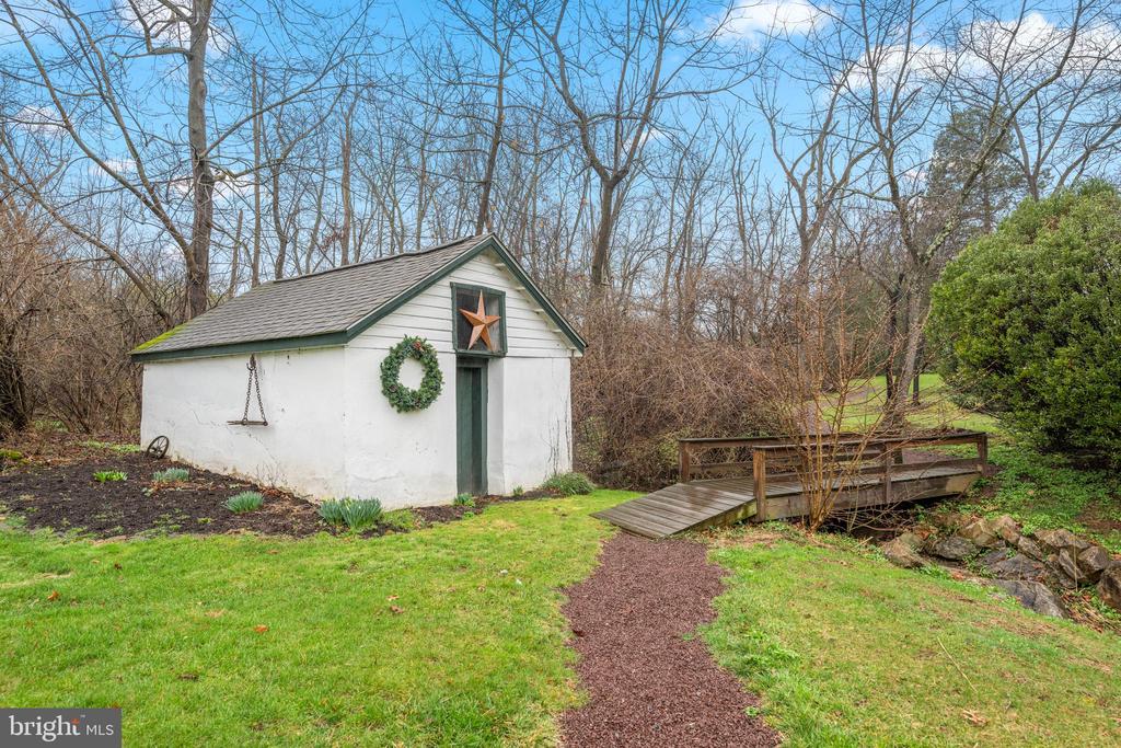 300 OLD BARN CIRCLE