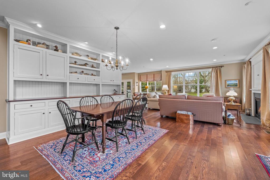 300 OLD BARN CIRCLE
