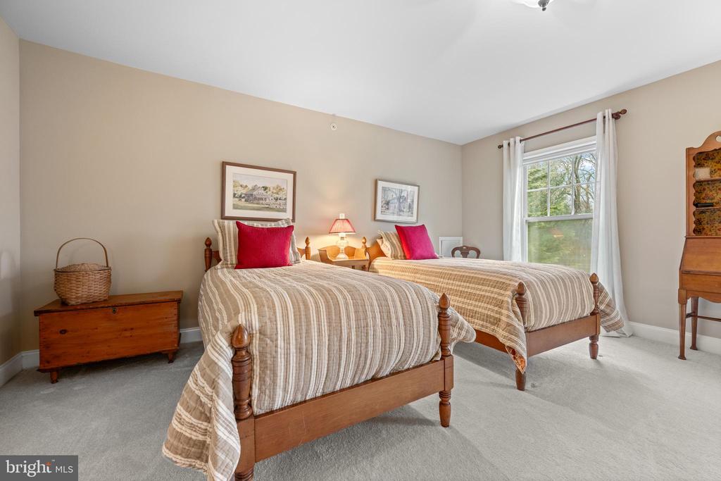 300 OLD BARN CIRCLE