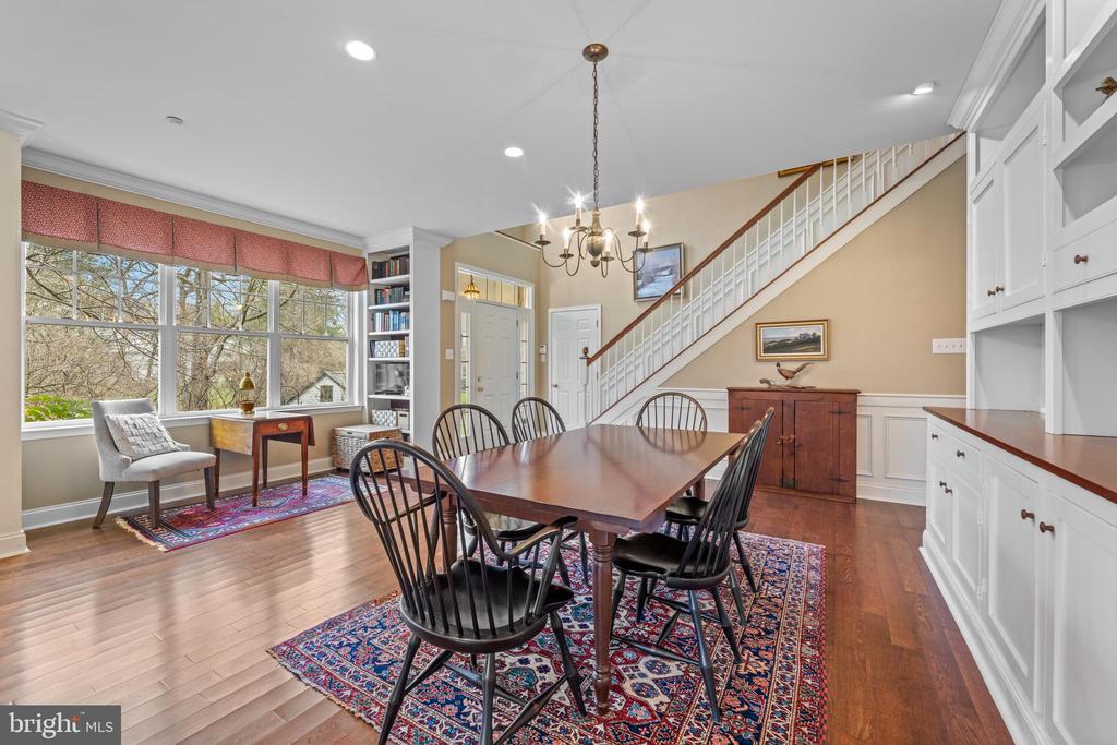 300 OLD BARN CIRCLE