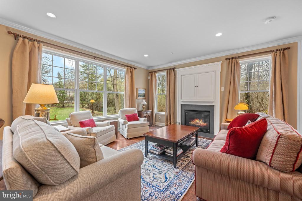 300 OLD BARN CIRCLE