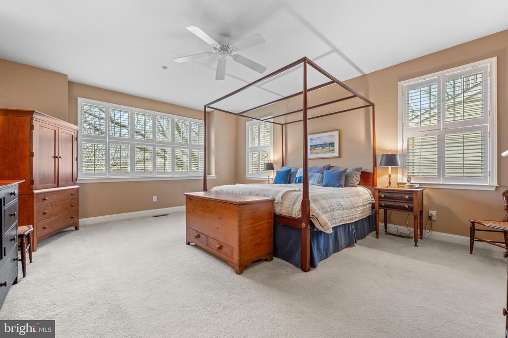 300 OLD BARN CIRCLE