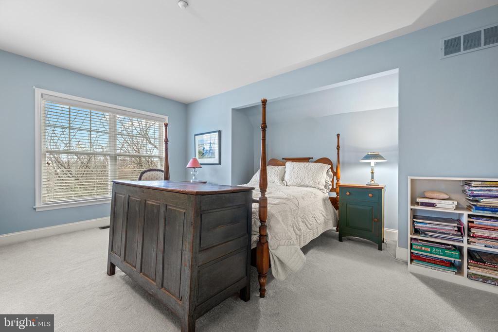 300 OLD BARN CIRCLE