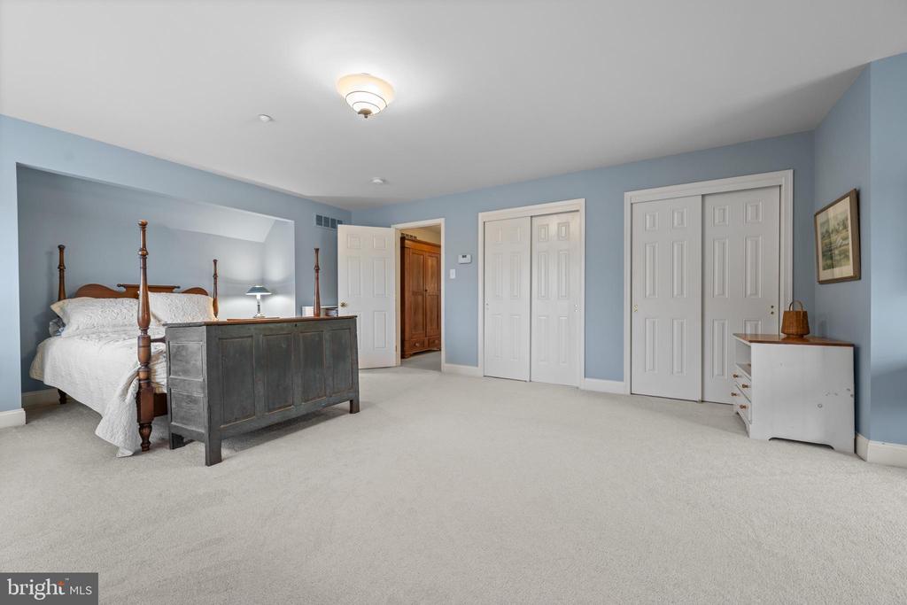 300 OLD BARN CIRCLE