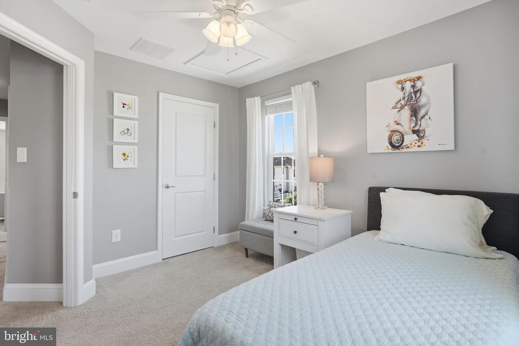 214 ASHBURN ROAD Unit: 19