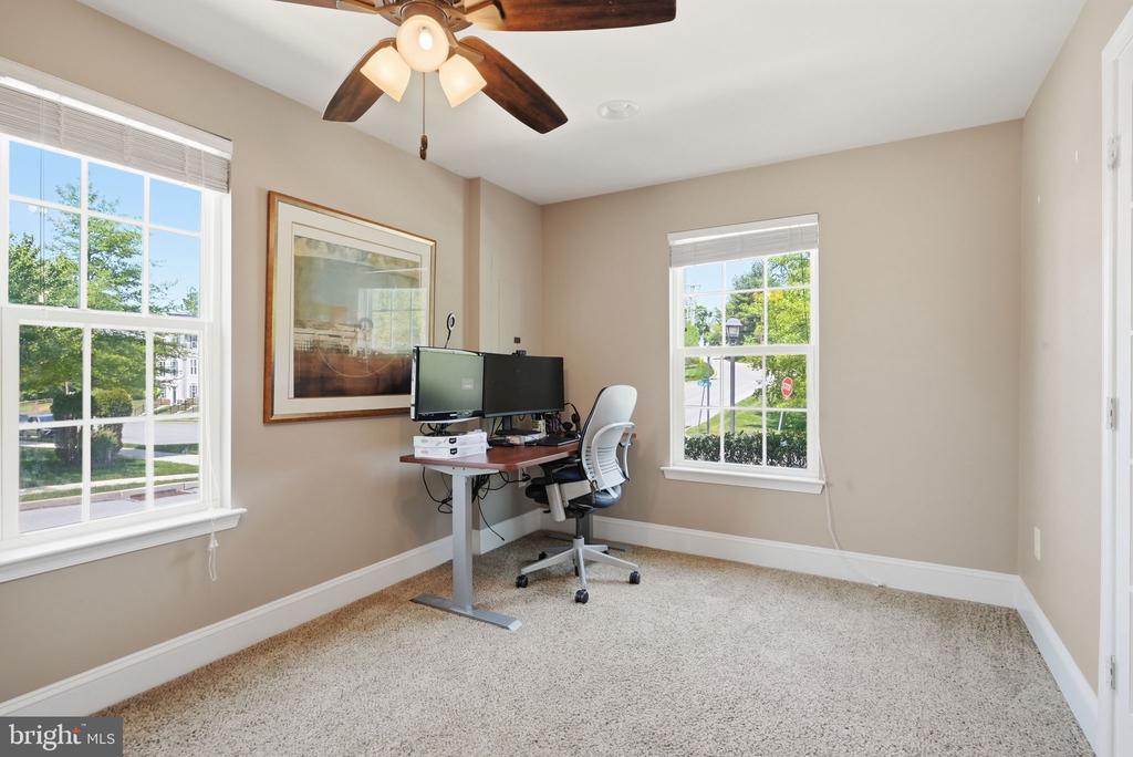214 ASHBURN ROAD Unit: 19