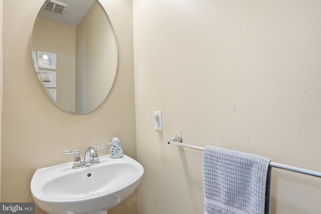 214 ASHBURN ROAD Unit: 19