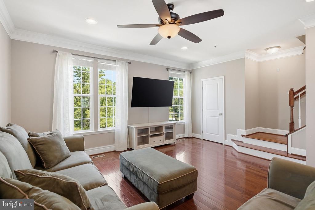 214 ASHBURN ROAD Unit: 19