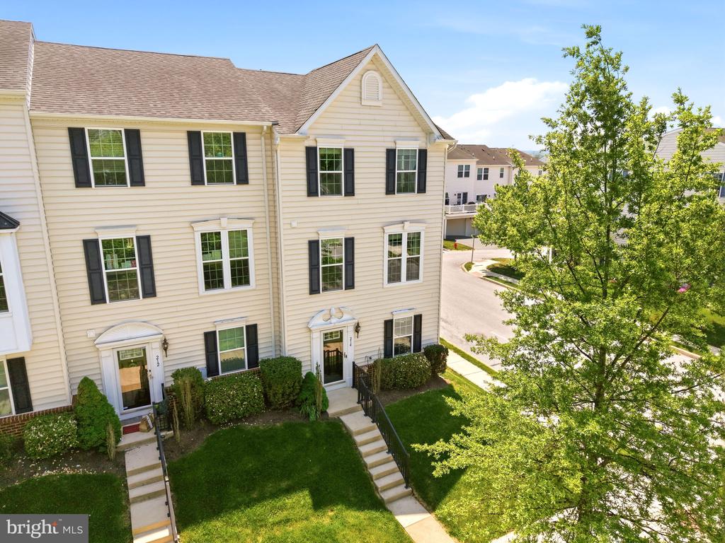 214 ASHBURN ROAD Unit: 19