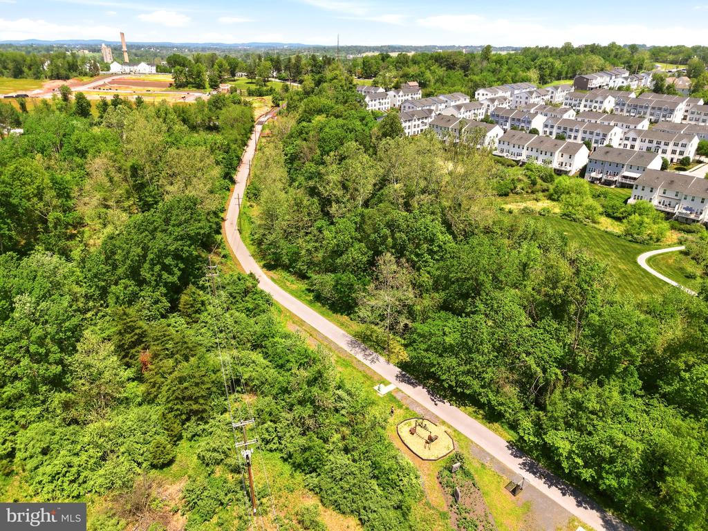214 ASHBURN ROAD Unit: 19