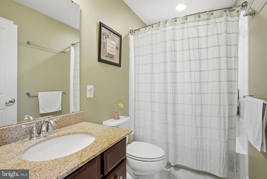 214 ASHBURN ROAD Unit: 19