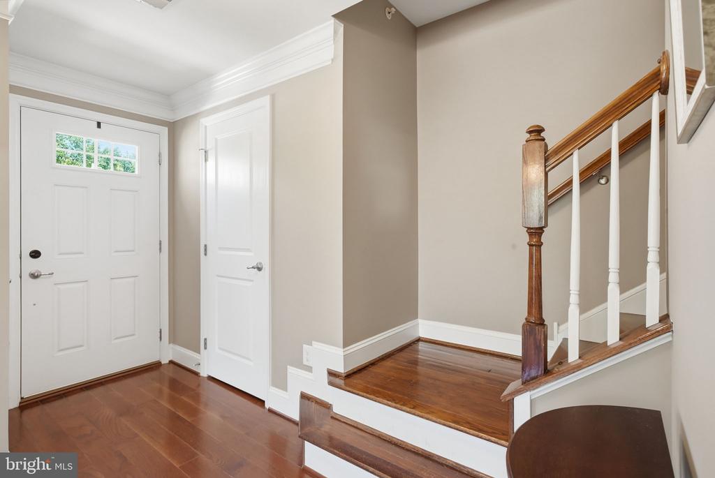 214 ASHBURN ROAD Unit: 19