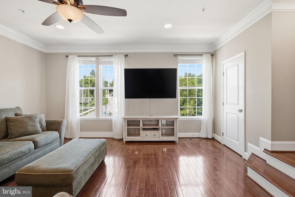 214 ASHBURN ROAD Unit: 19
